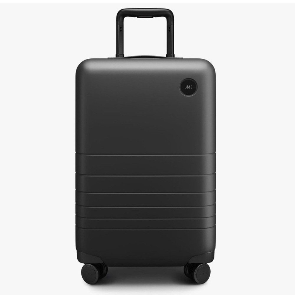 Monos Carry On, Classic Black
22 inch Carryon, EU/Asia airline compliant